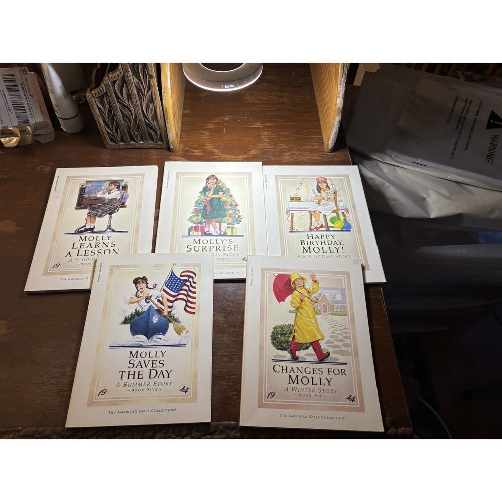 Molly: An American Girl Set Books 2-6